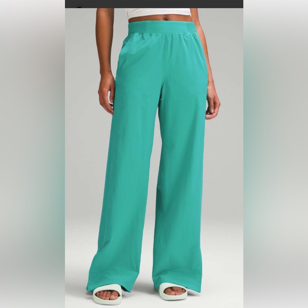 Lululemon athletica Stretch Woven Wide Leg High Rise Pant in Kelly Green